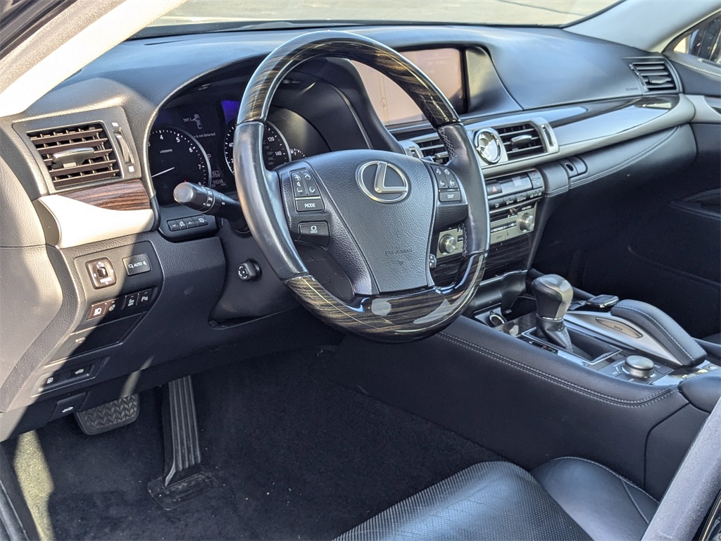 2017 Lexus LS 460 10