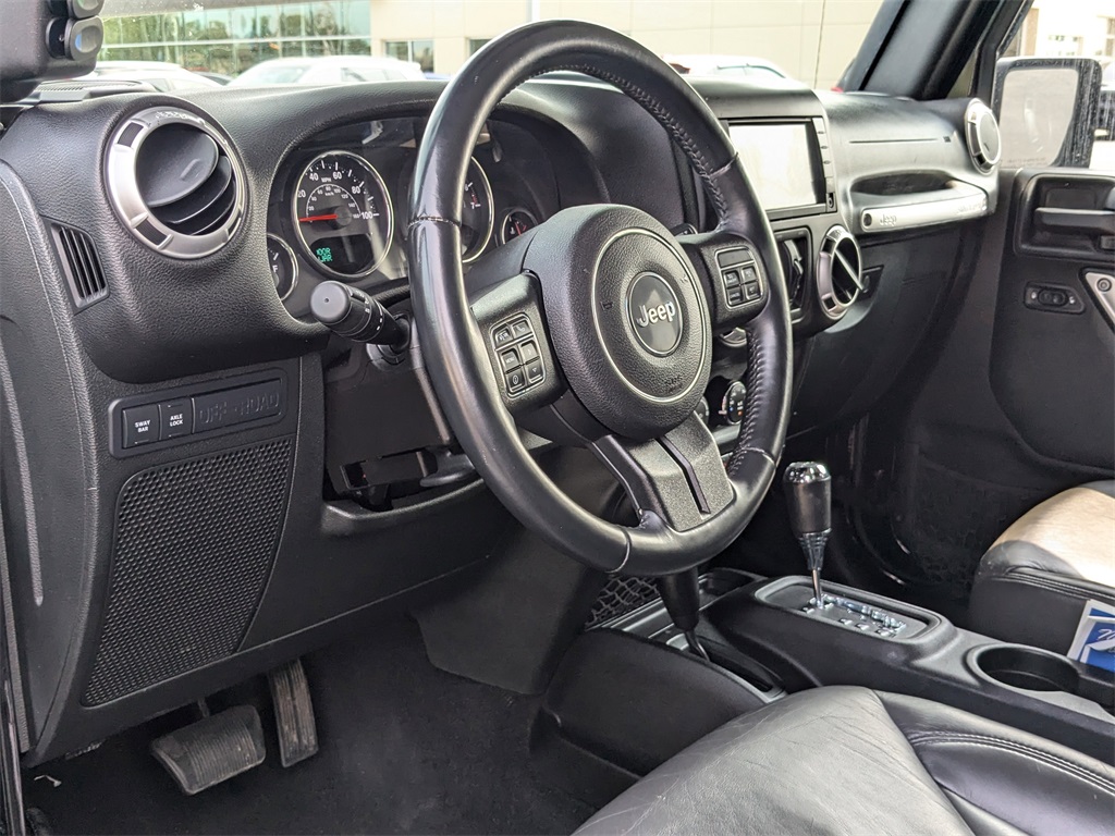 2015 Jeep Wrangler Unlimited Rubicon 10