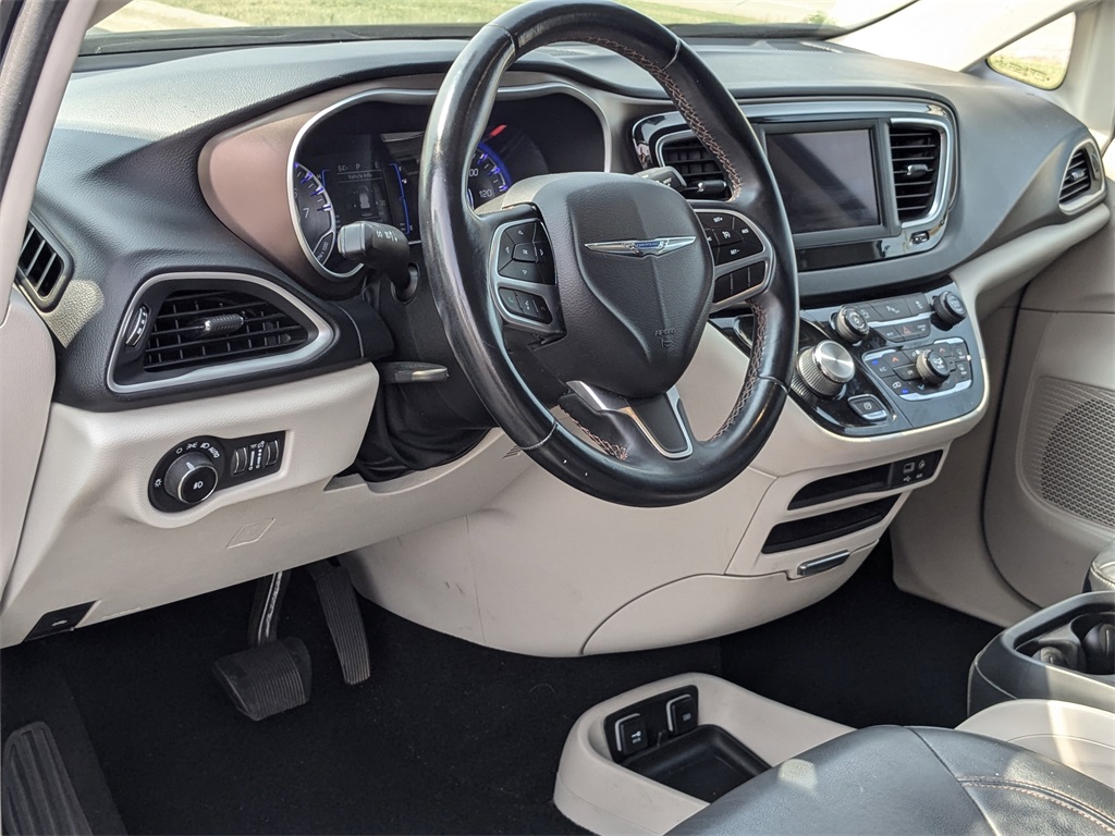 2018 Chrysler Pacifica Touring L 10