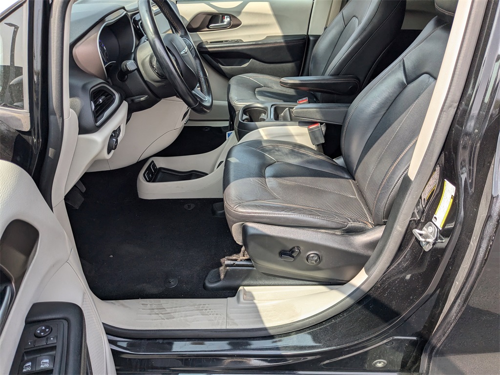 2018 Chrysler Pacifica Touring L 11