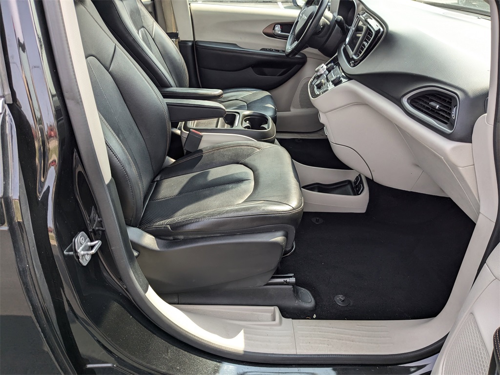 2018 Chrysler Pacifica Touring L 31