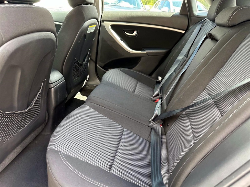 2013 Hyundai Elantra GT Base 26