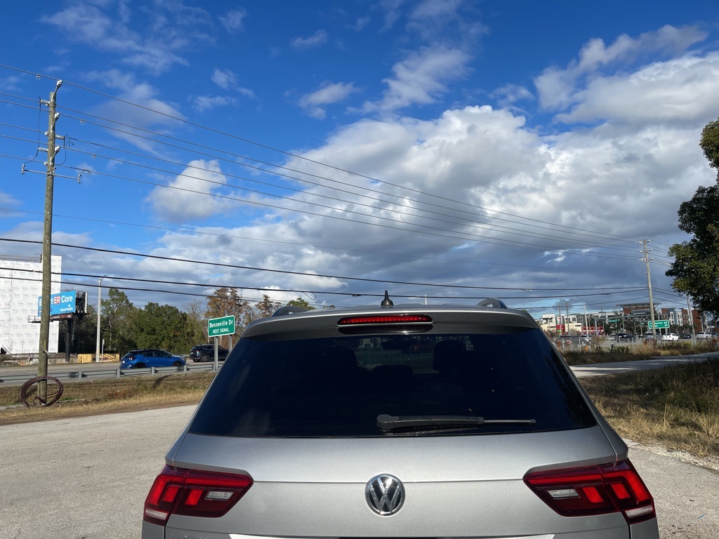 2021 Volkswagen Tiguan 2.0T SE R-Line Black 4