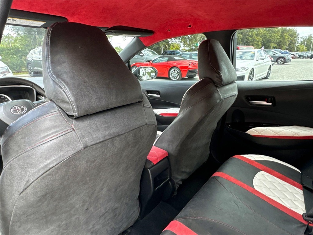 2019 Toyota Corolla Hatchback SE 19