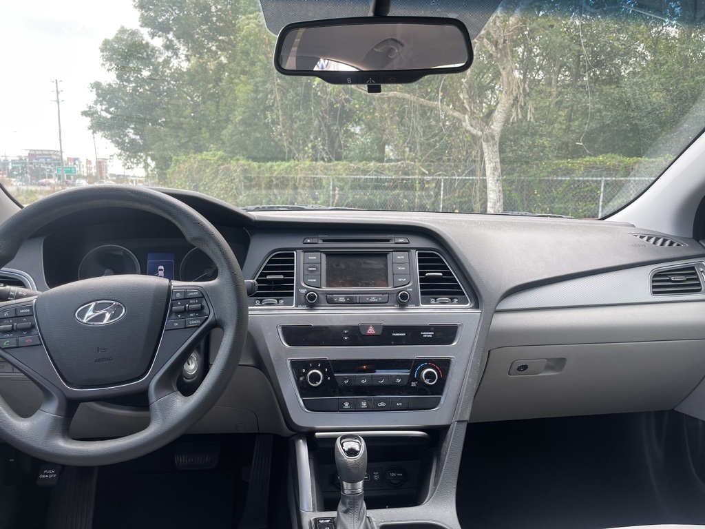 2015 Hyundai Sonata SE 18