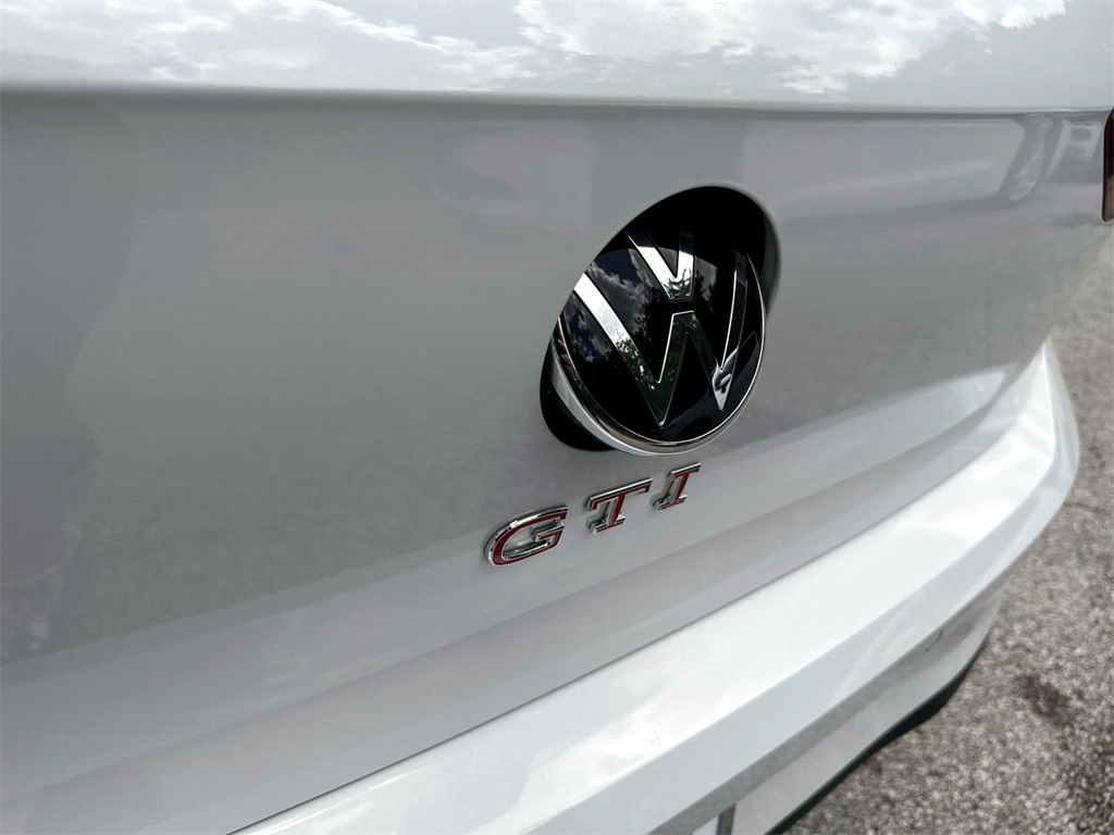 2024 Volkswagen Golf GTI Autobahn 8