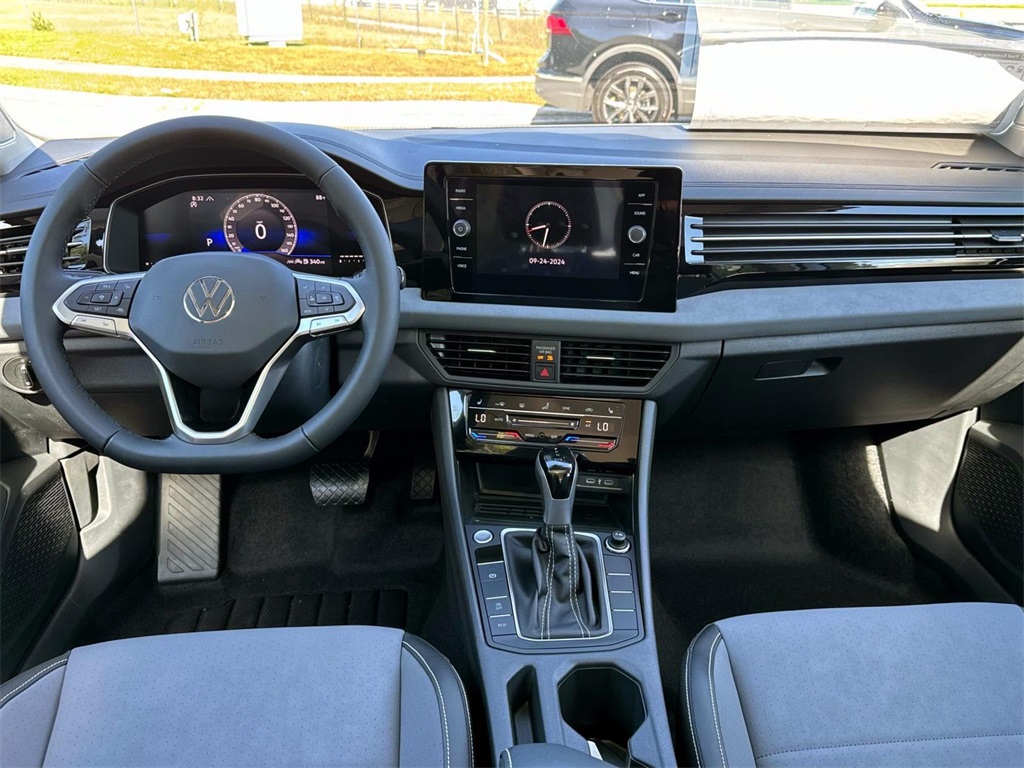 2025 Volkswagen Jetta 1.5T SE 11