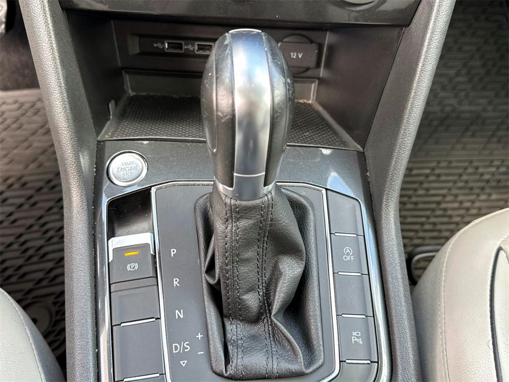 2019 Volkswagen Tiguan 2.0T SEL Premium 16