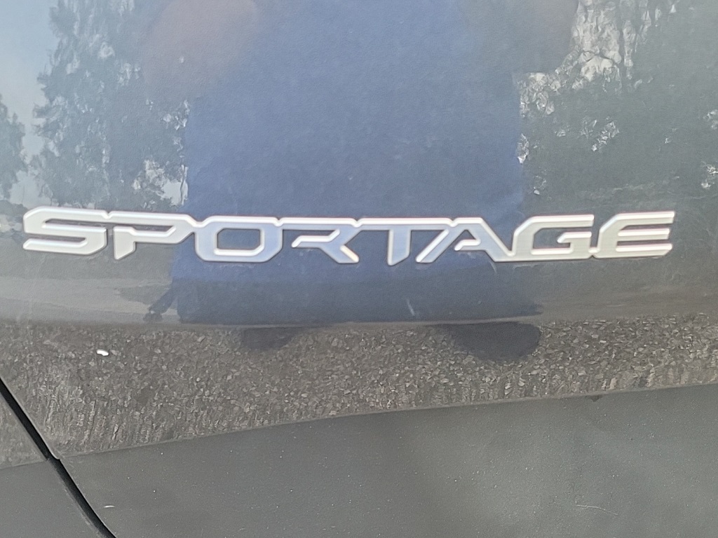 2023 Kia Sportage LX 8