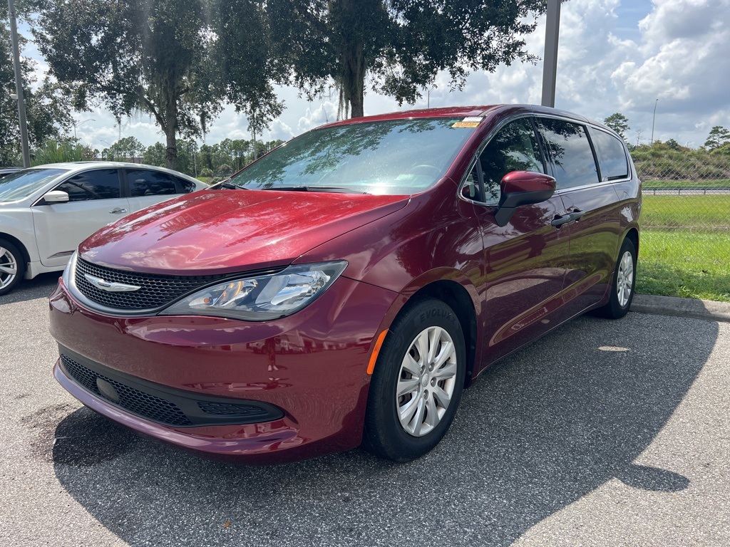 2021 Chrysler Voyager L 1