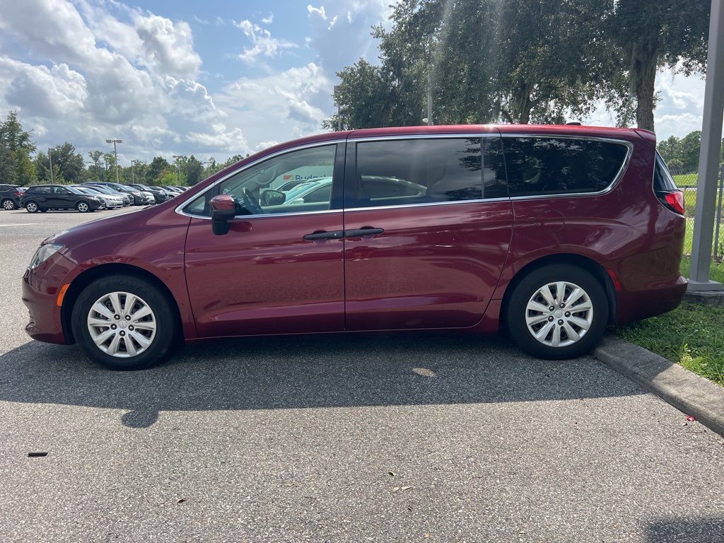 2021 Chrysler Voyager L 5