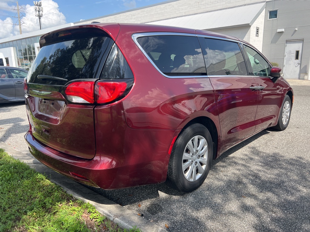 2021 Chrysler Voyager L 18