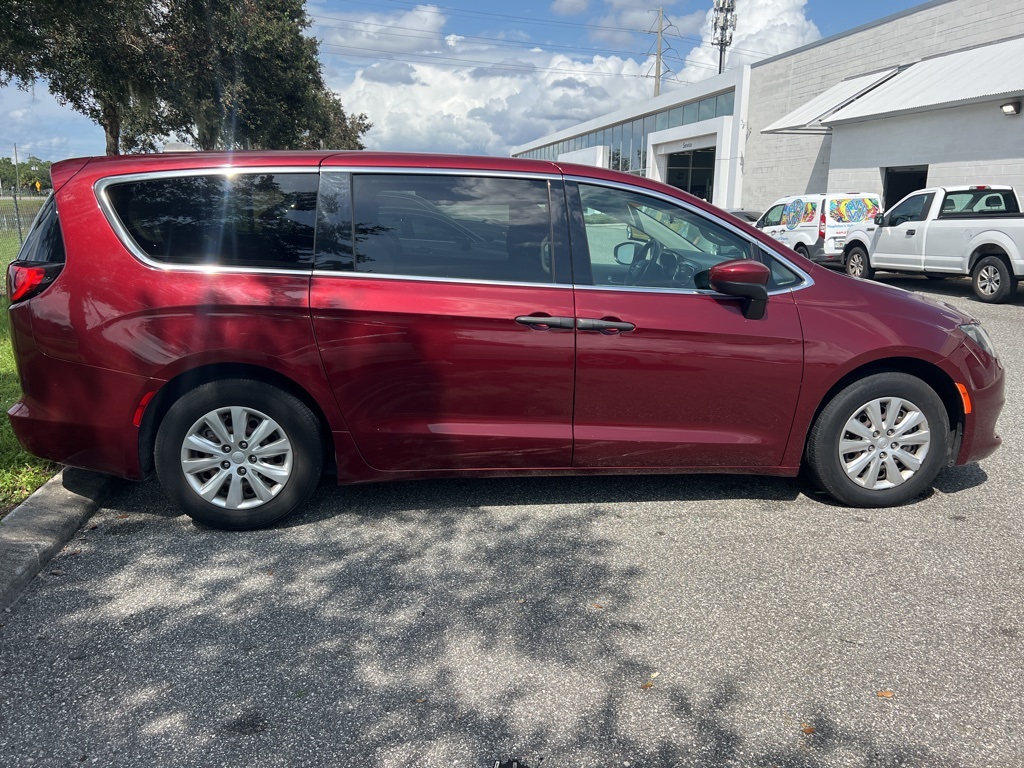 2021 Chrysler Voyager L 19