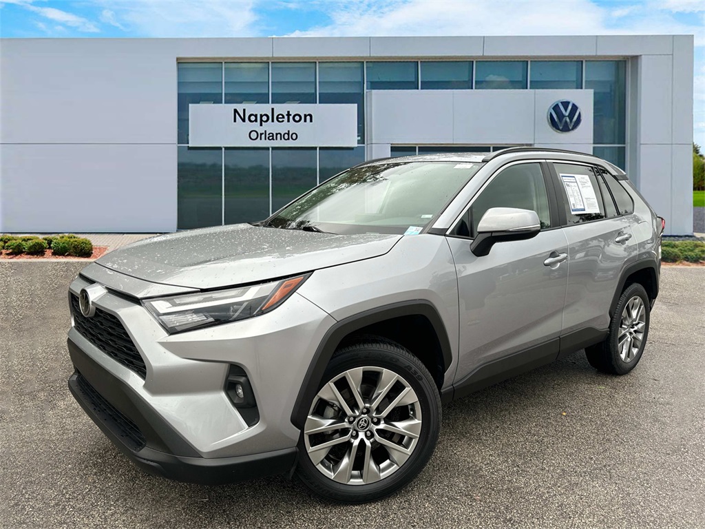 2022 Toyota RAV4 XLE Premium 28