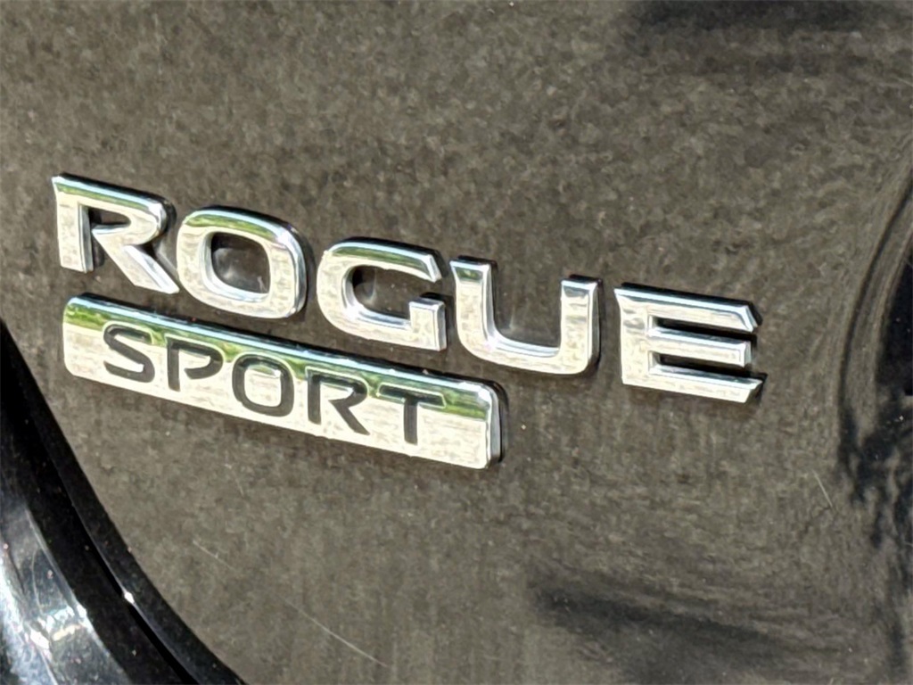 2021 Nissan Rogue Sport S 9