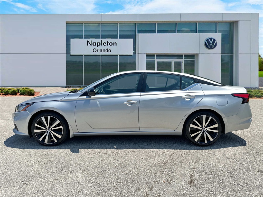 2022 Nissan Altima 2.5 SR 4