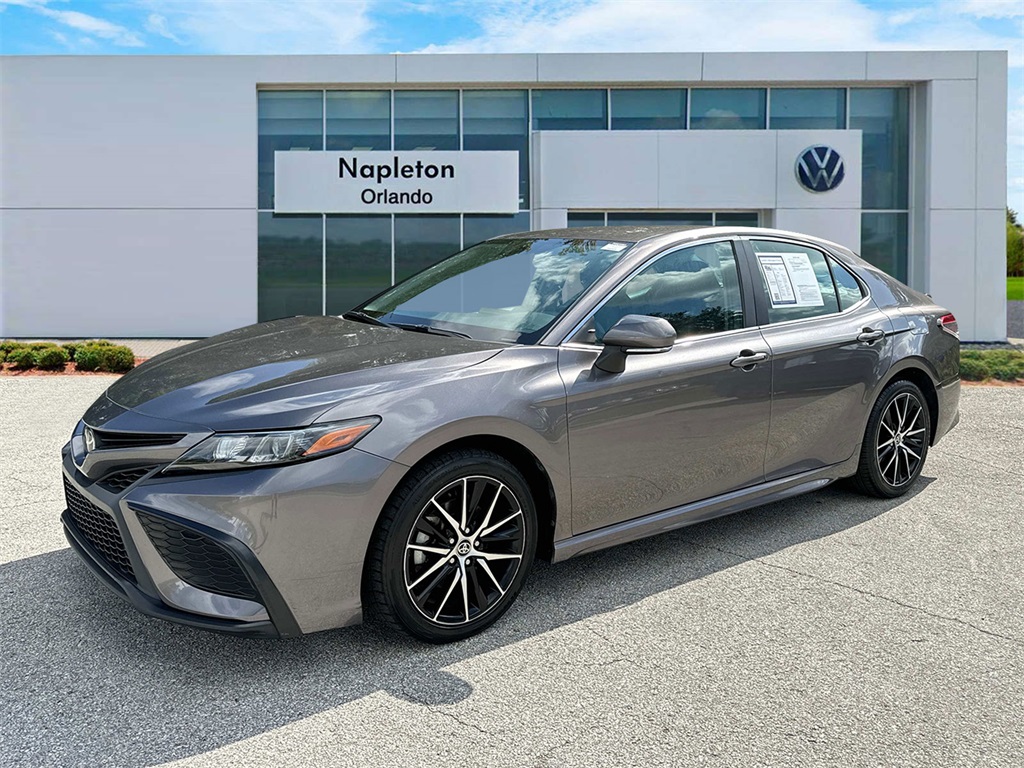 2022 Toyota Camry SE 1