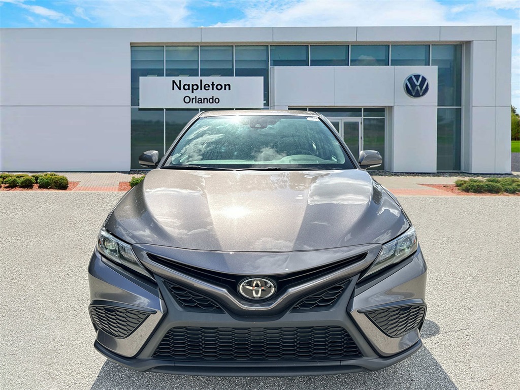 2022 Toyota Camry SE 3