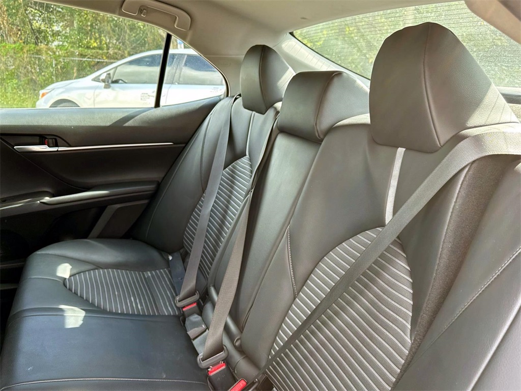 2022 Toyota Camry SE 24