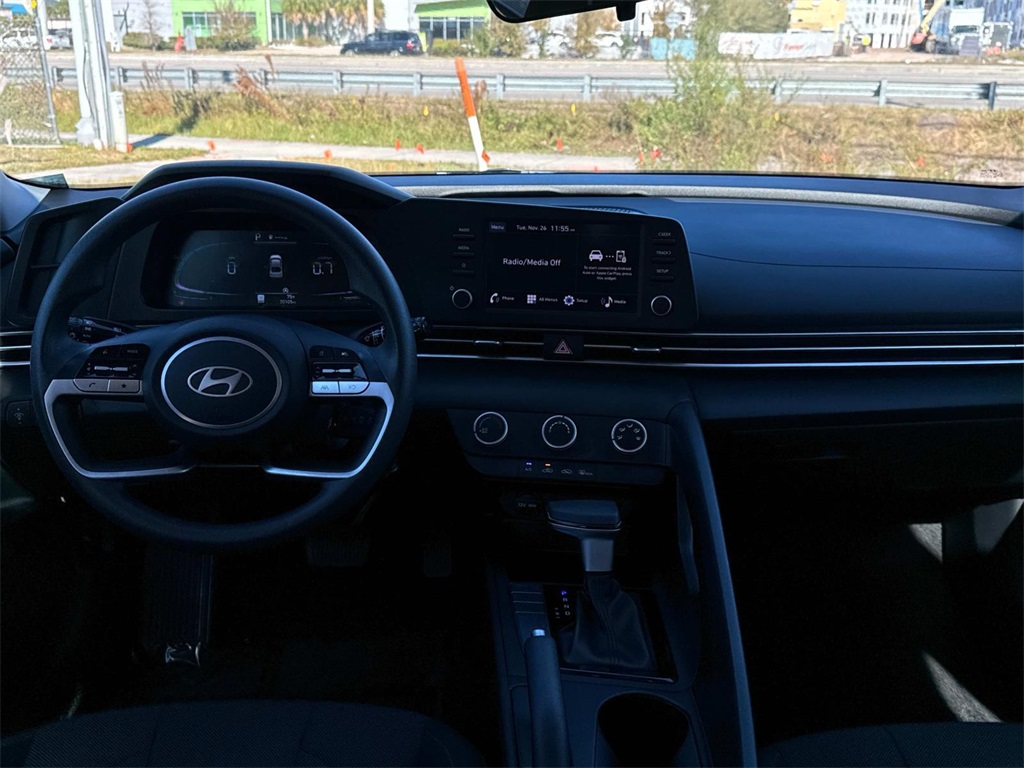 2024 Hyundai Elantra SE 10