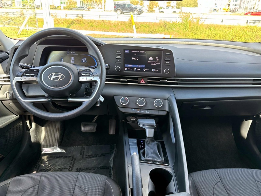 2024 Hyundai Elantra SE 10