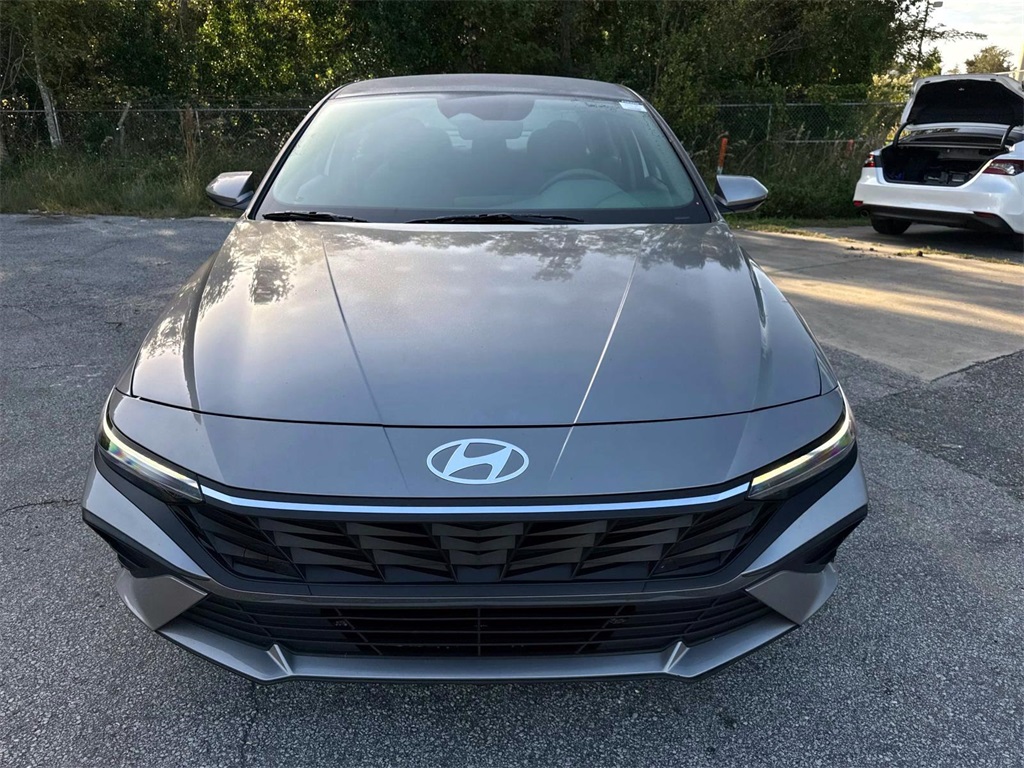 2024 Hyundai Elantra SE 3