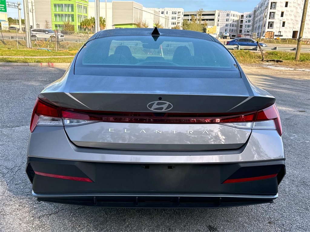 2024 Hyundai Elantra SE 7