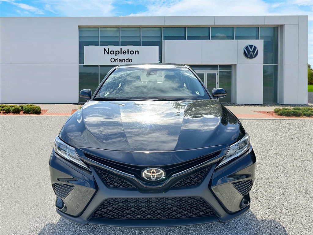 2020 Toyota Camry SE 3