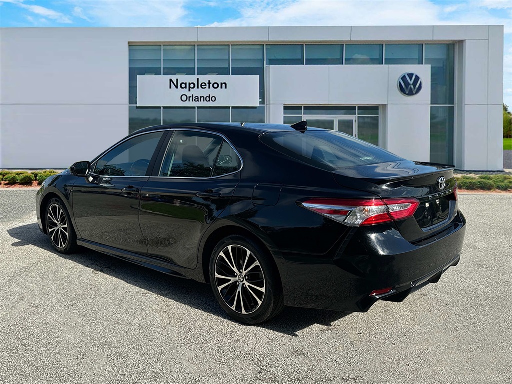 2020 Toyota Camry SE 6