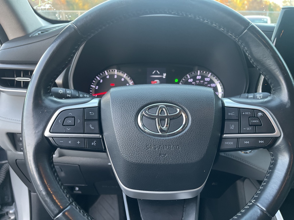 2022 Toyota Highlander LE 7