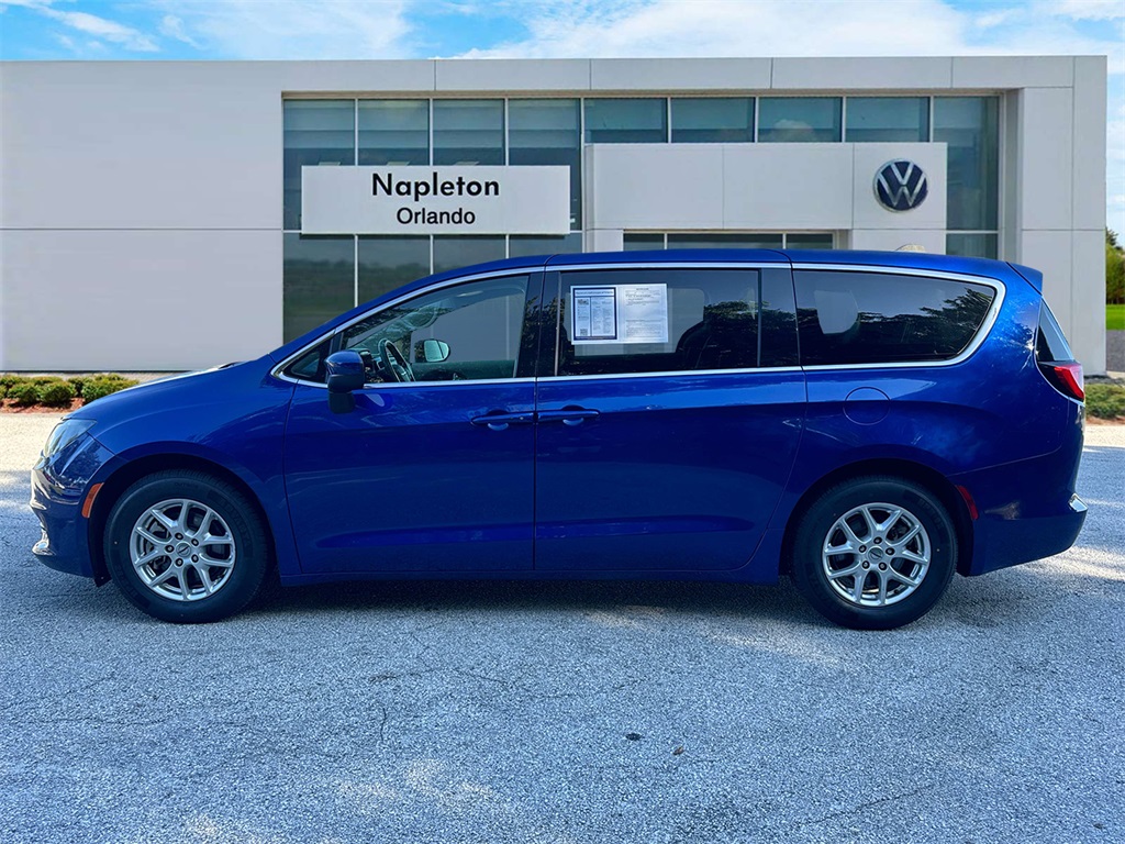 2021 Chrysler Voyager LX 4