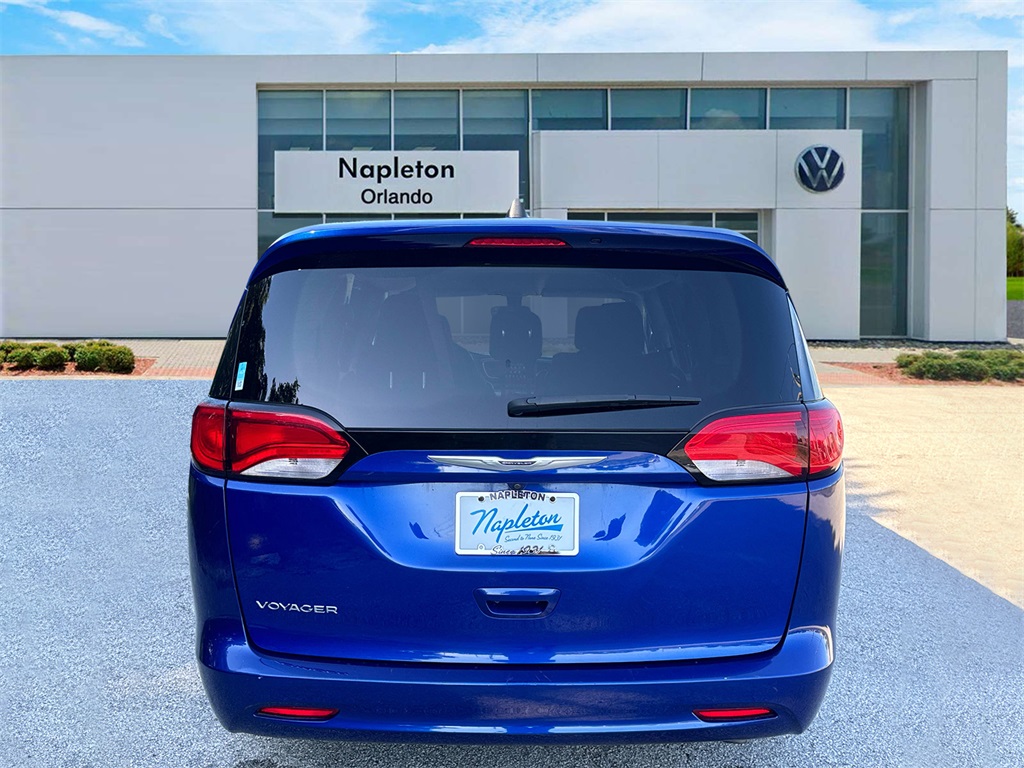 2021 Chrysler Voyager LX 7