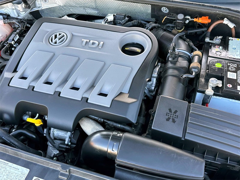 2014 Volkswagen Passat TDI SE 9