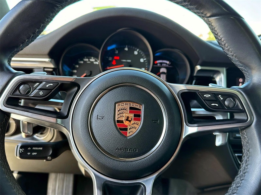 2019 Porsche Macan Base 11