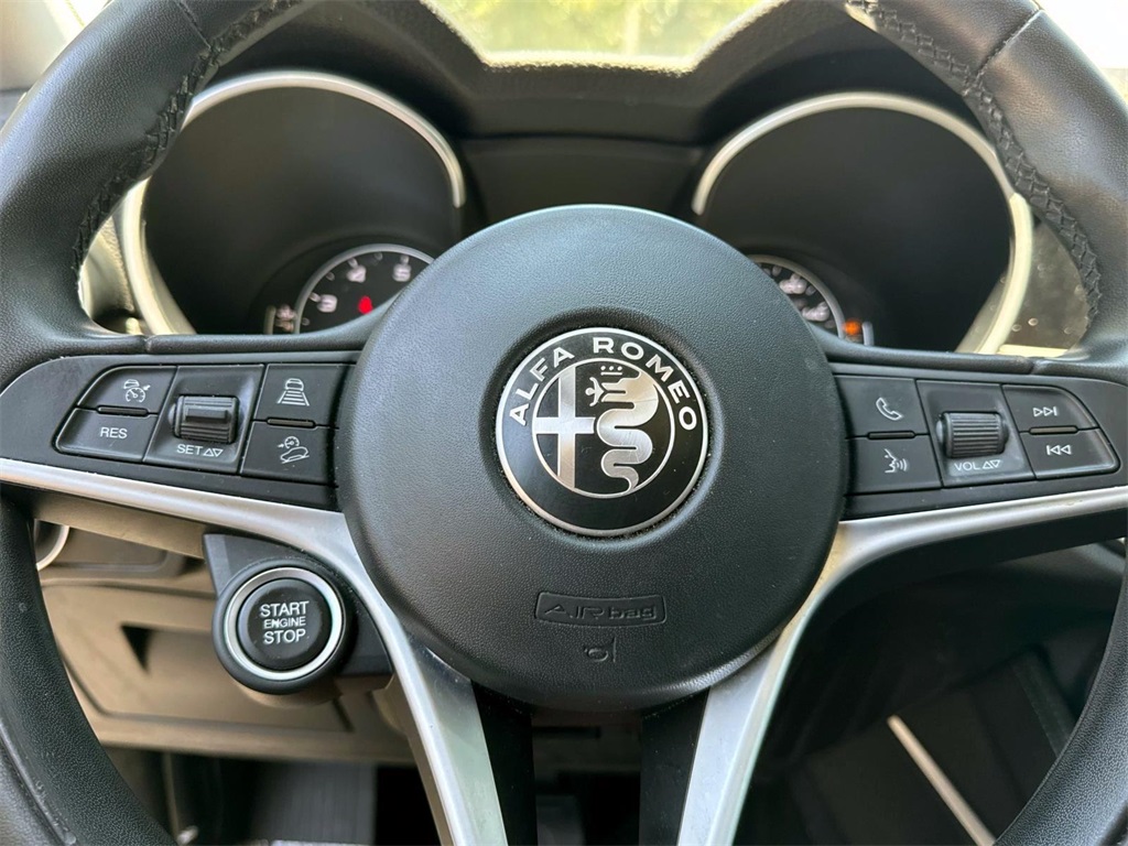 2018 Alfa Romeo Stelvio Ti 10