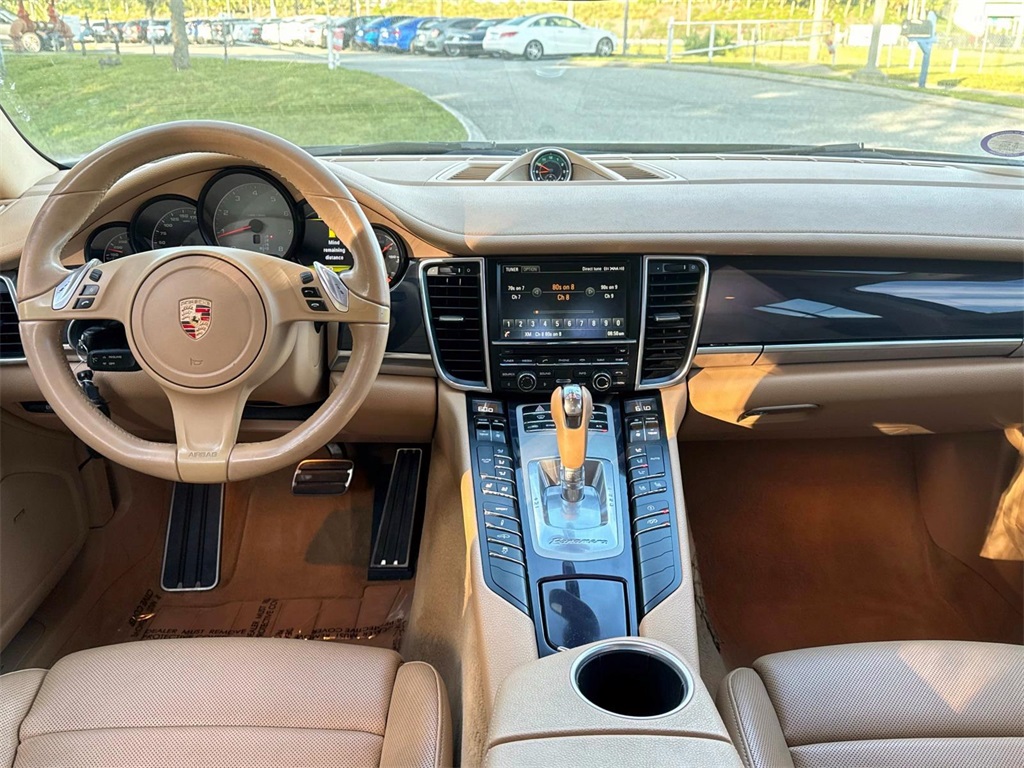 2014 Porsche Panamera  8