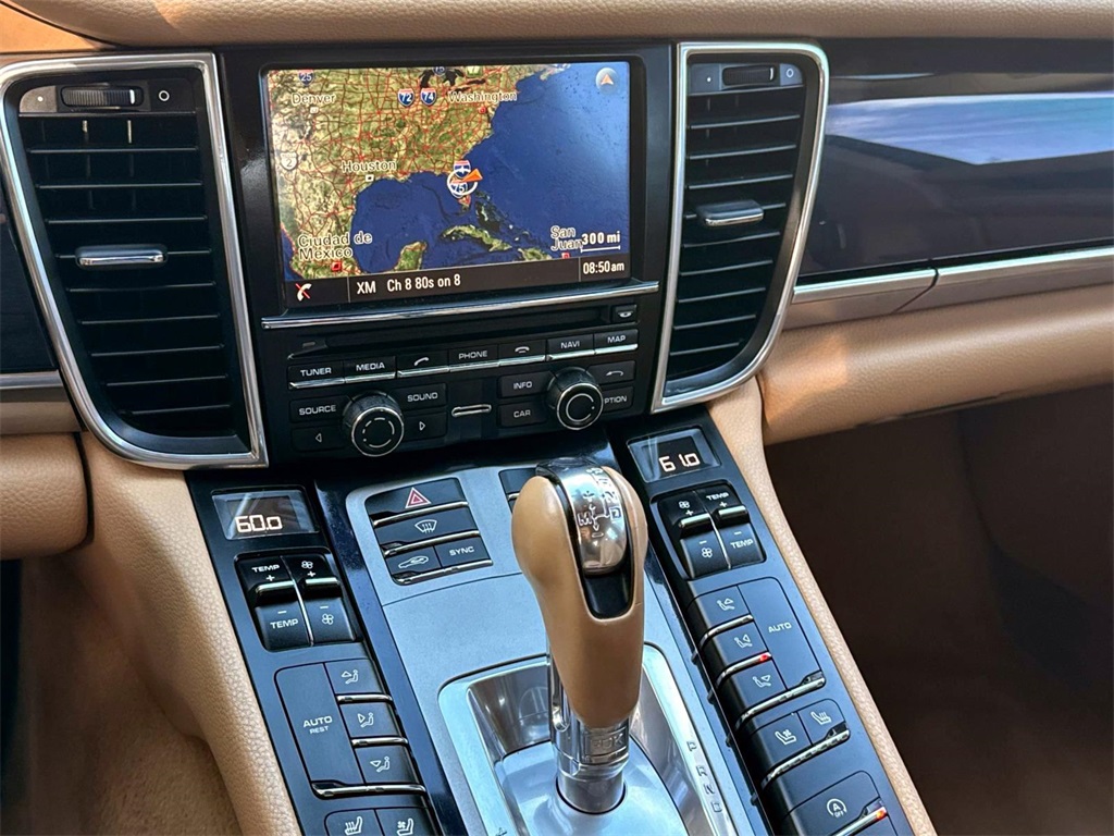 2014 Porsche Panamera  11