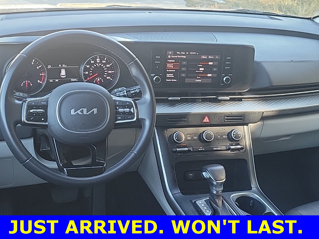 2023 Kia Carnival LX 10