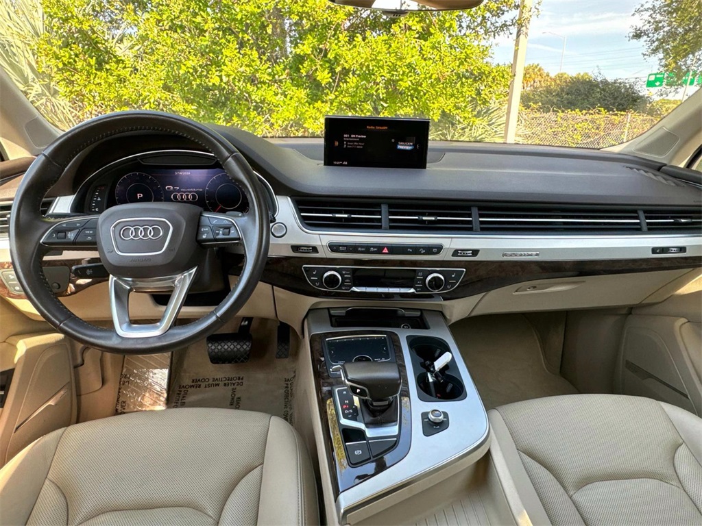 2019 Audi Q7 45 SE Premium Plus 9