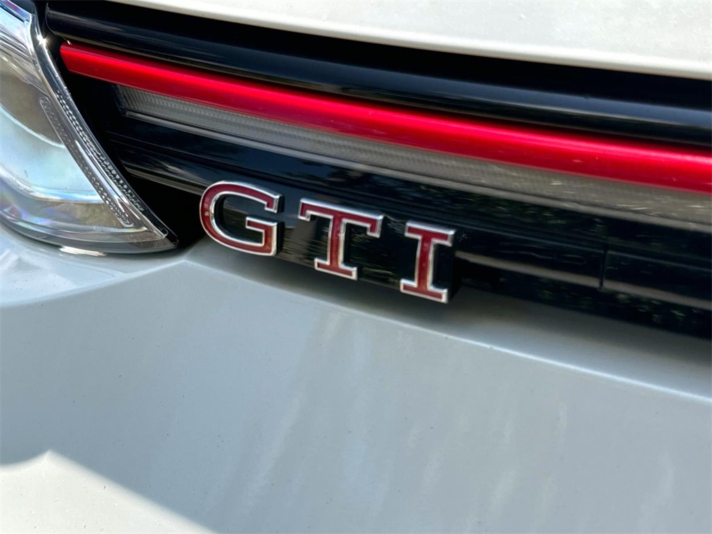 2023 Volkswagen Golf GTI 2.0T SE 24