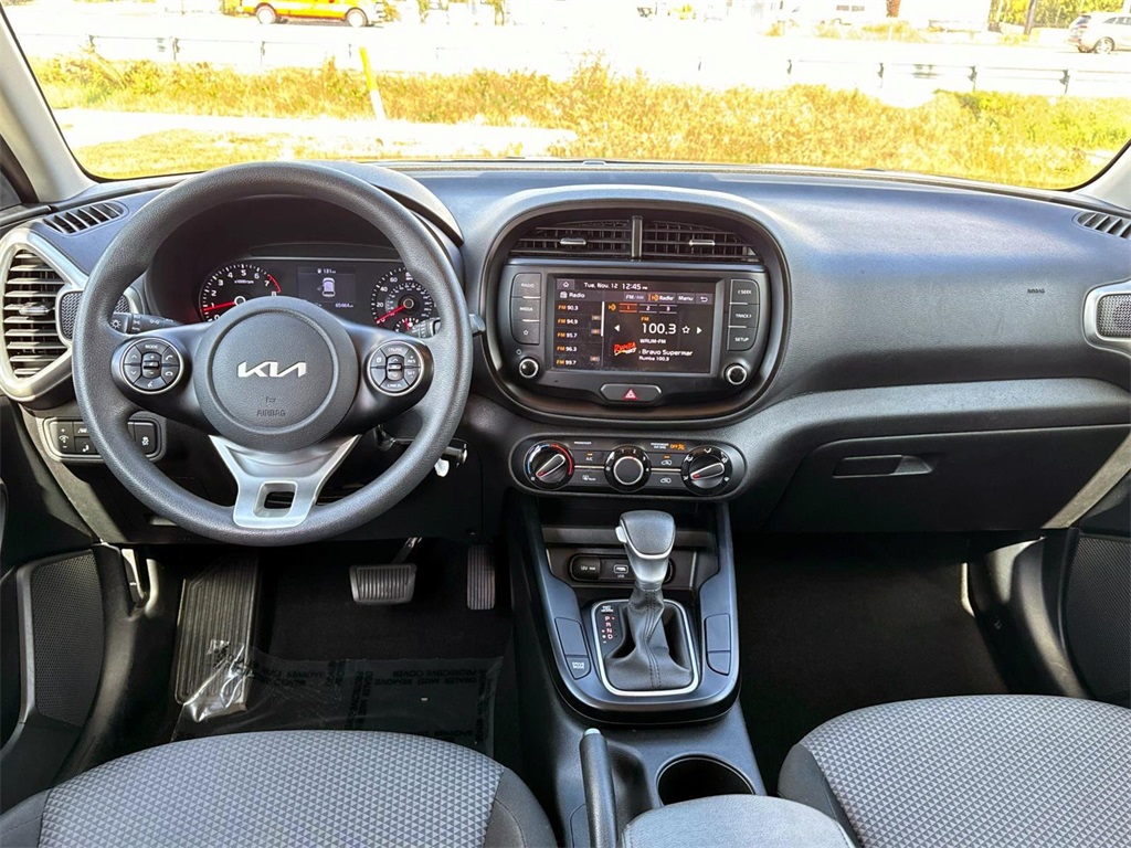 2022 Kia Soul LX 10