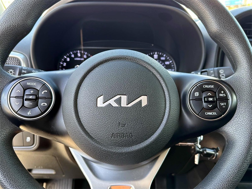 2022 Kia Soul LX 11