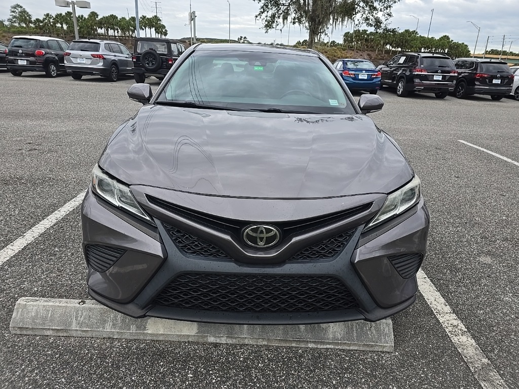 2020 Toyota Camry SE 4