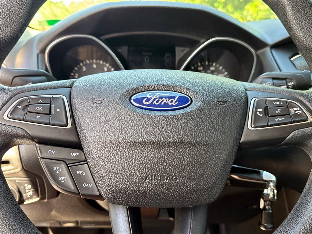 2015 Ford Focus SE 10
