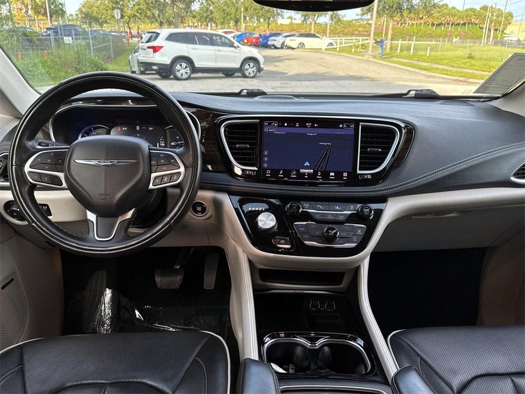 2022 Chrysler Pacifica Hybrid Limited 10