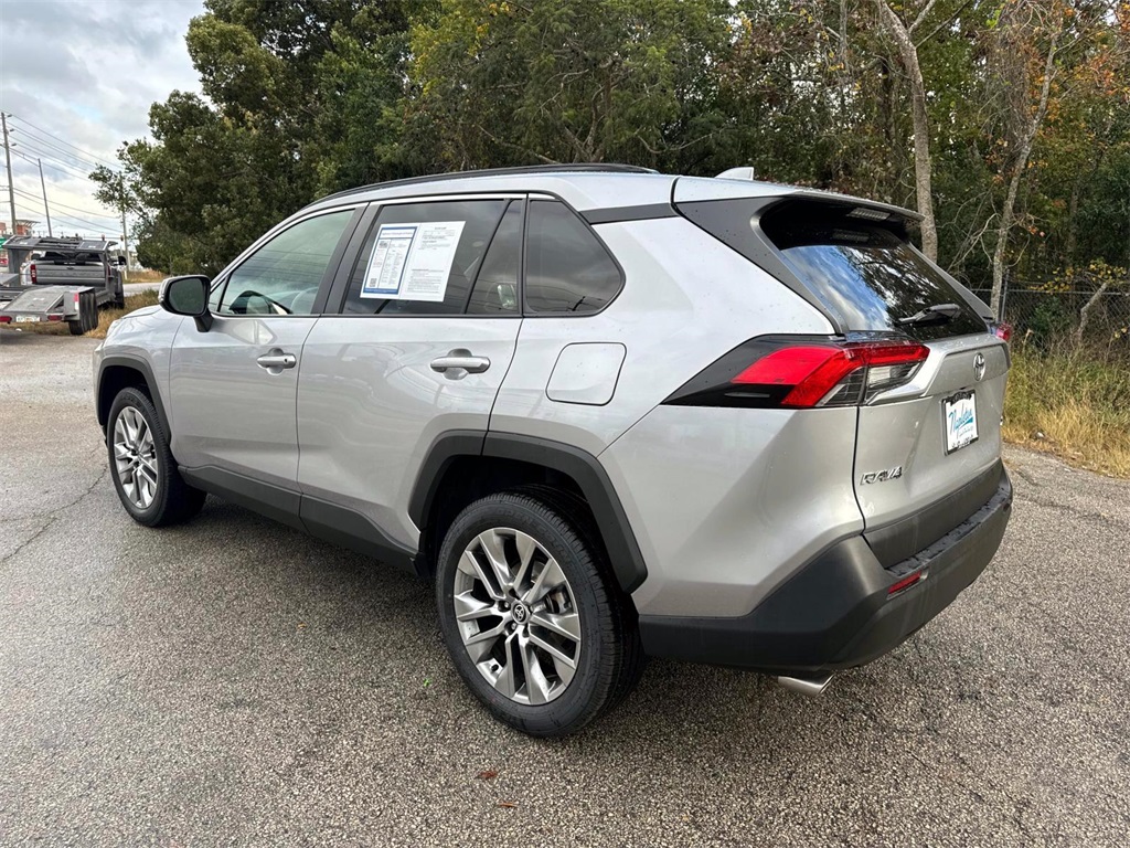 2022 Toyota RAV4 XLE Premium 6