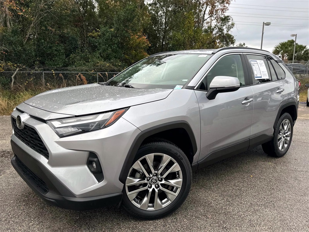 2022 Toyota RAV4 XLE Premium 28