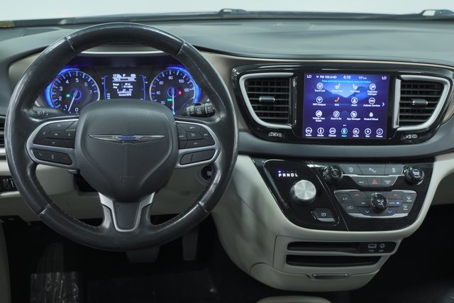 2019 Chrysler Pacifica Touring L 10
