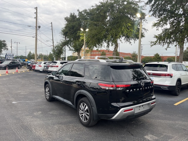 2022 Nissan Pathfinder SL 4