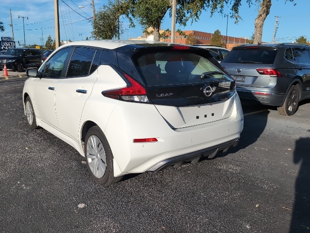 2023 Nissan Leaf S 4